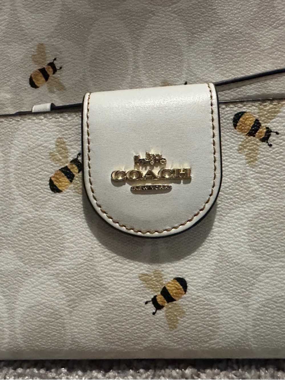 Authentic Coach White Bee Print Tote with Matching Wristlet - Picture 5 of 8